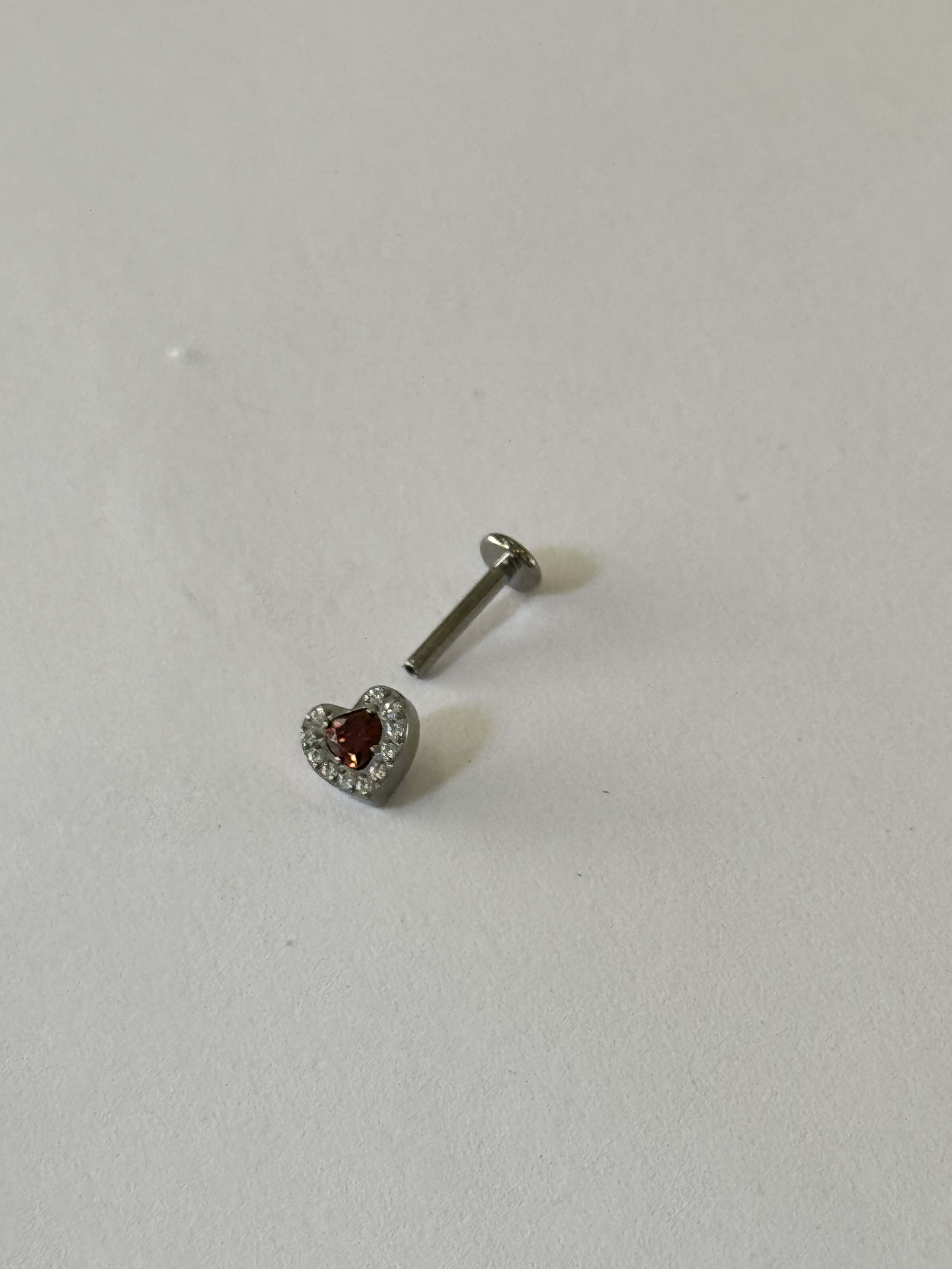 Labret Corazon Rojo Zirconias Plateado