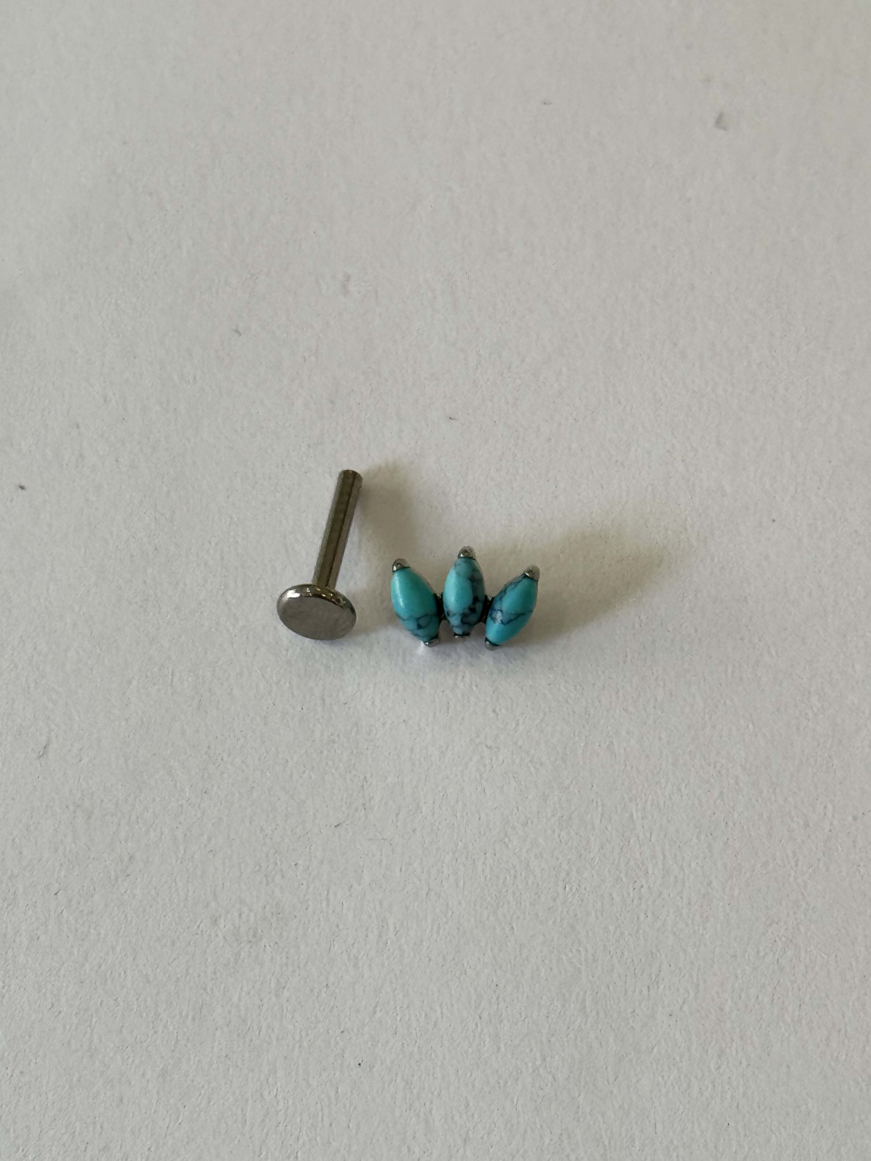 Labret Piercing 3 Piedras Jade