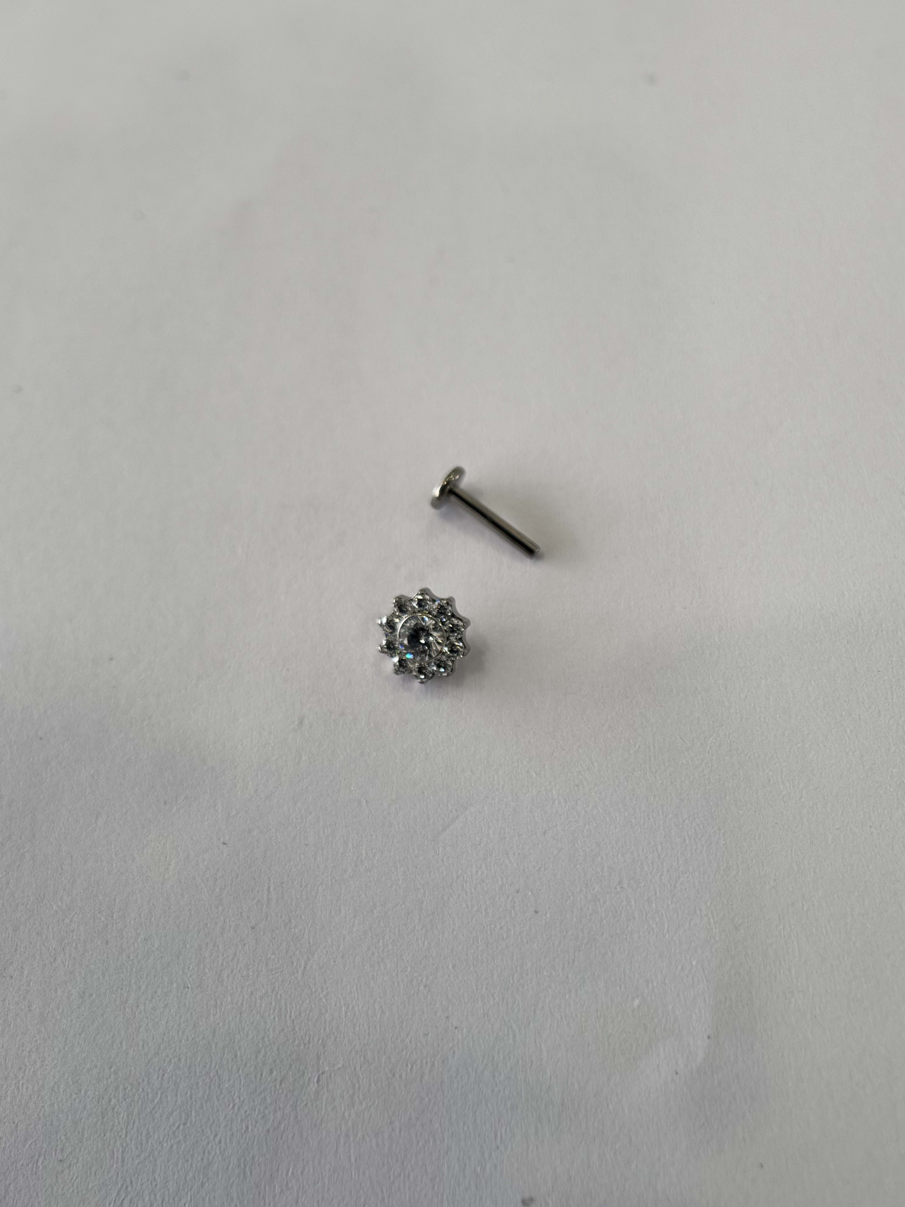 Labret Piercing Titanio Flor Plateada Plateado