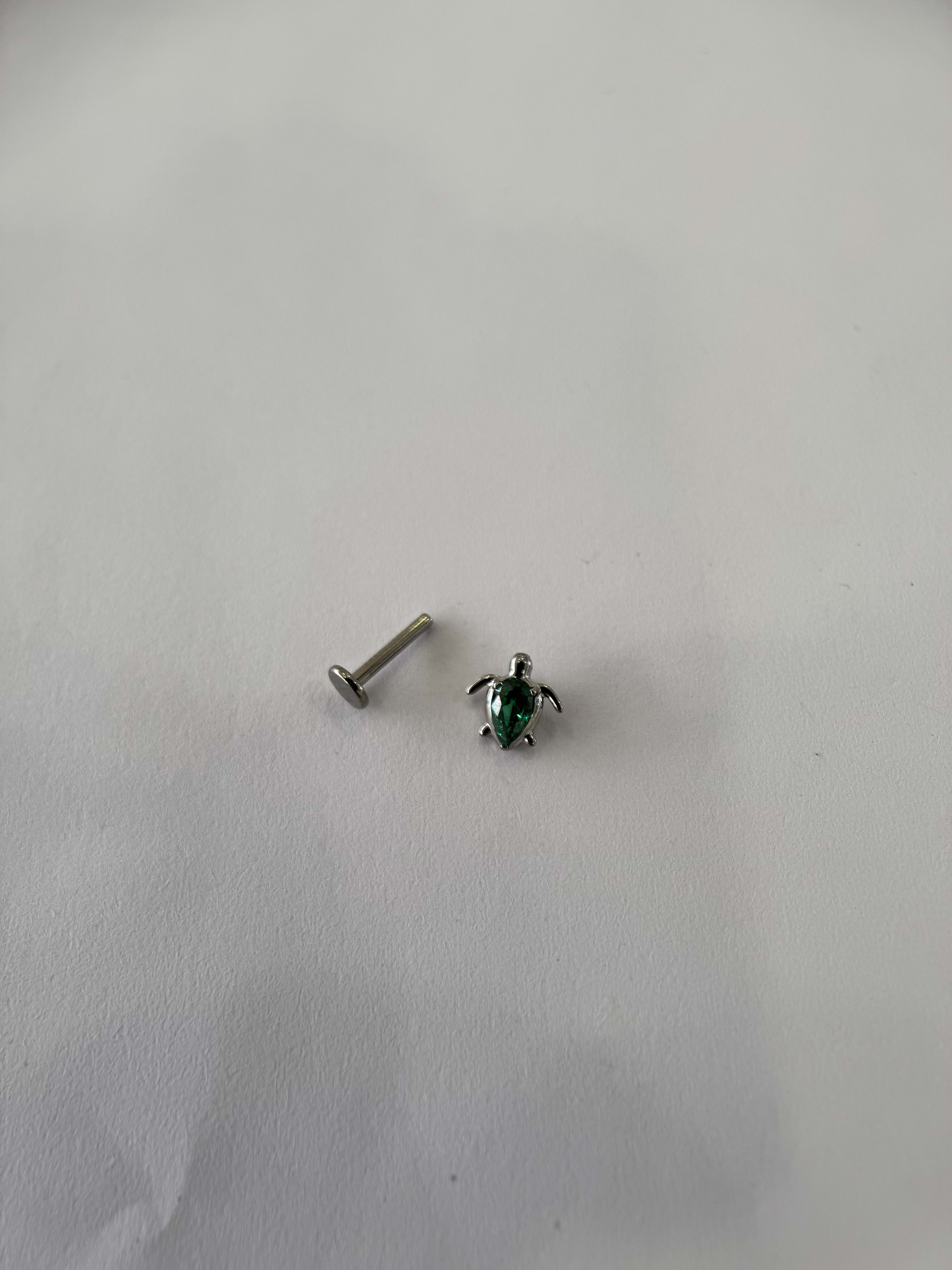 Labret Piercing Tortuga Piedra Verde Plateado