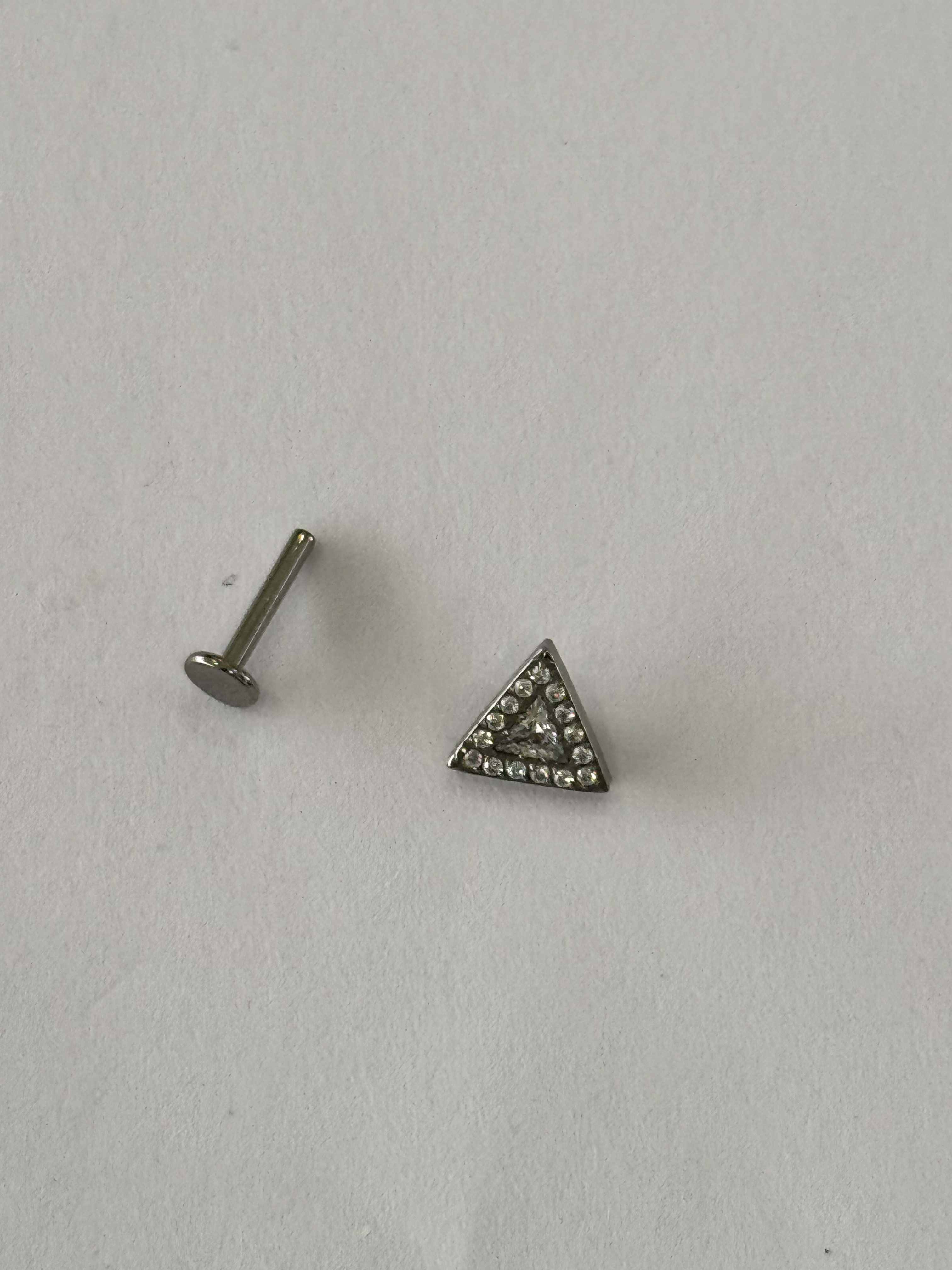 Labret Piercing Titanio Triangulo Zirconias Plateado