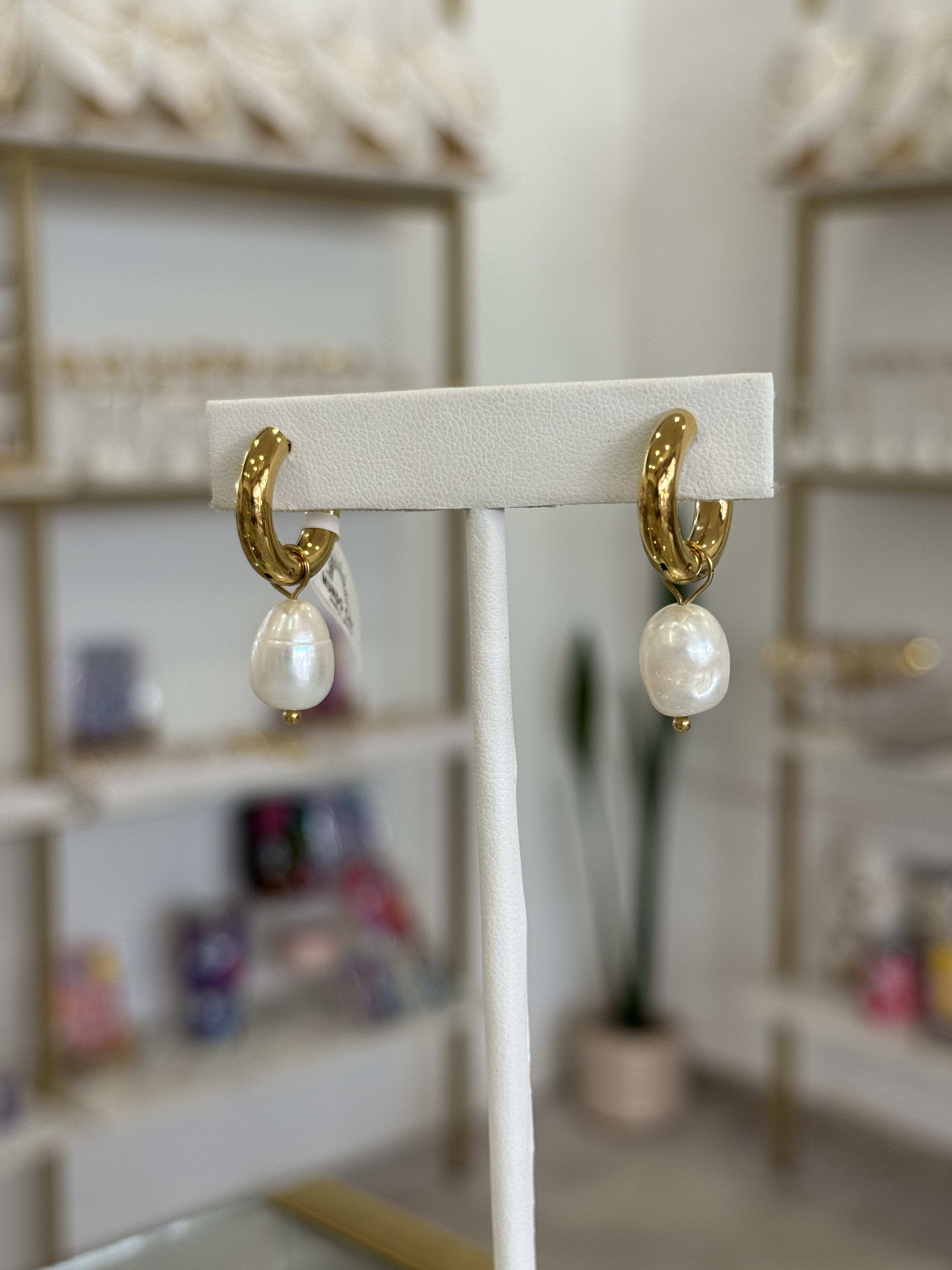 Aretes French Style Perla Dorados Clásicos Elegantes