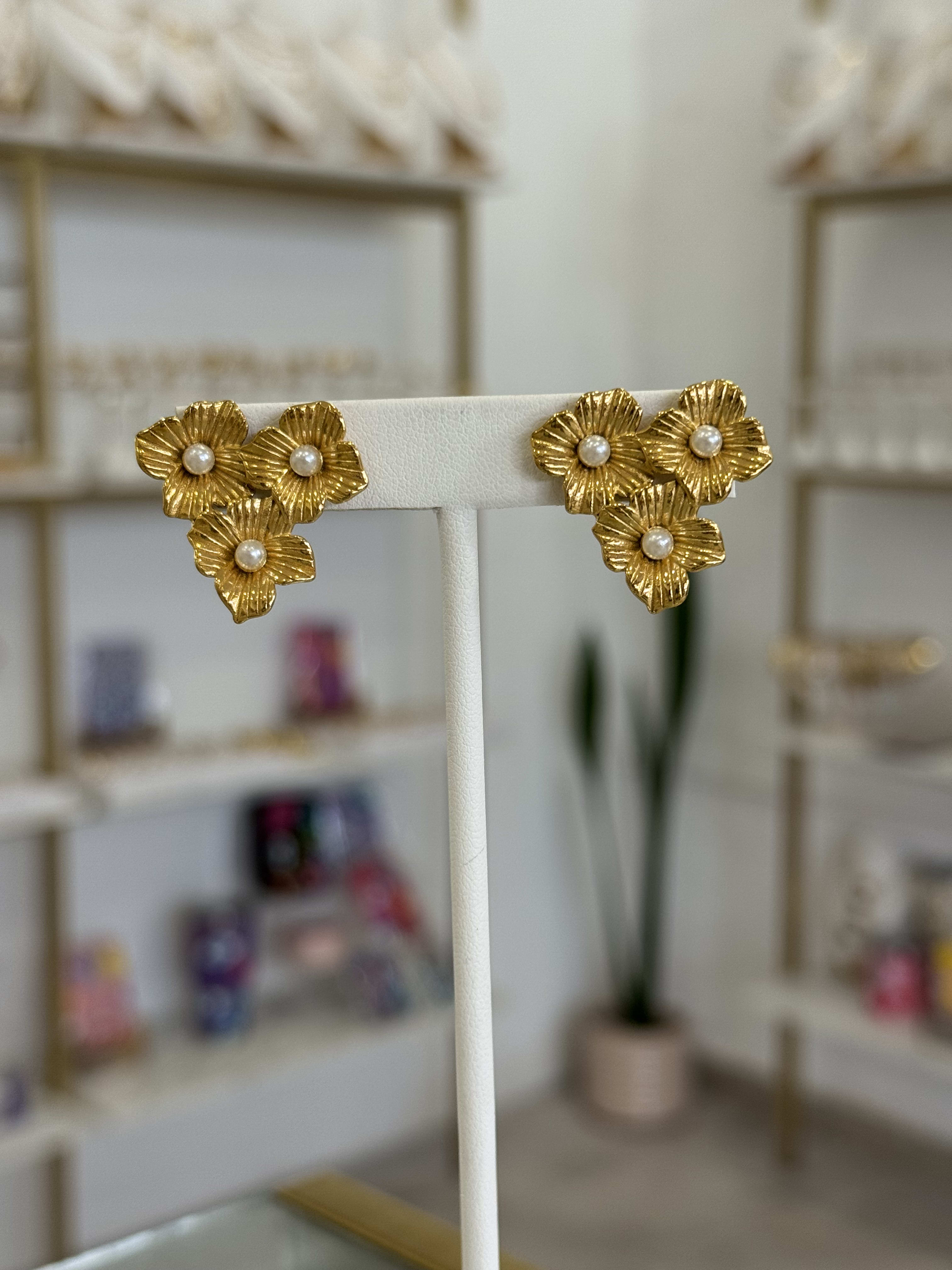 Aretes Flores Hawaianas Perlas Dorados Tropical Mujer