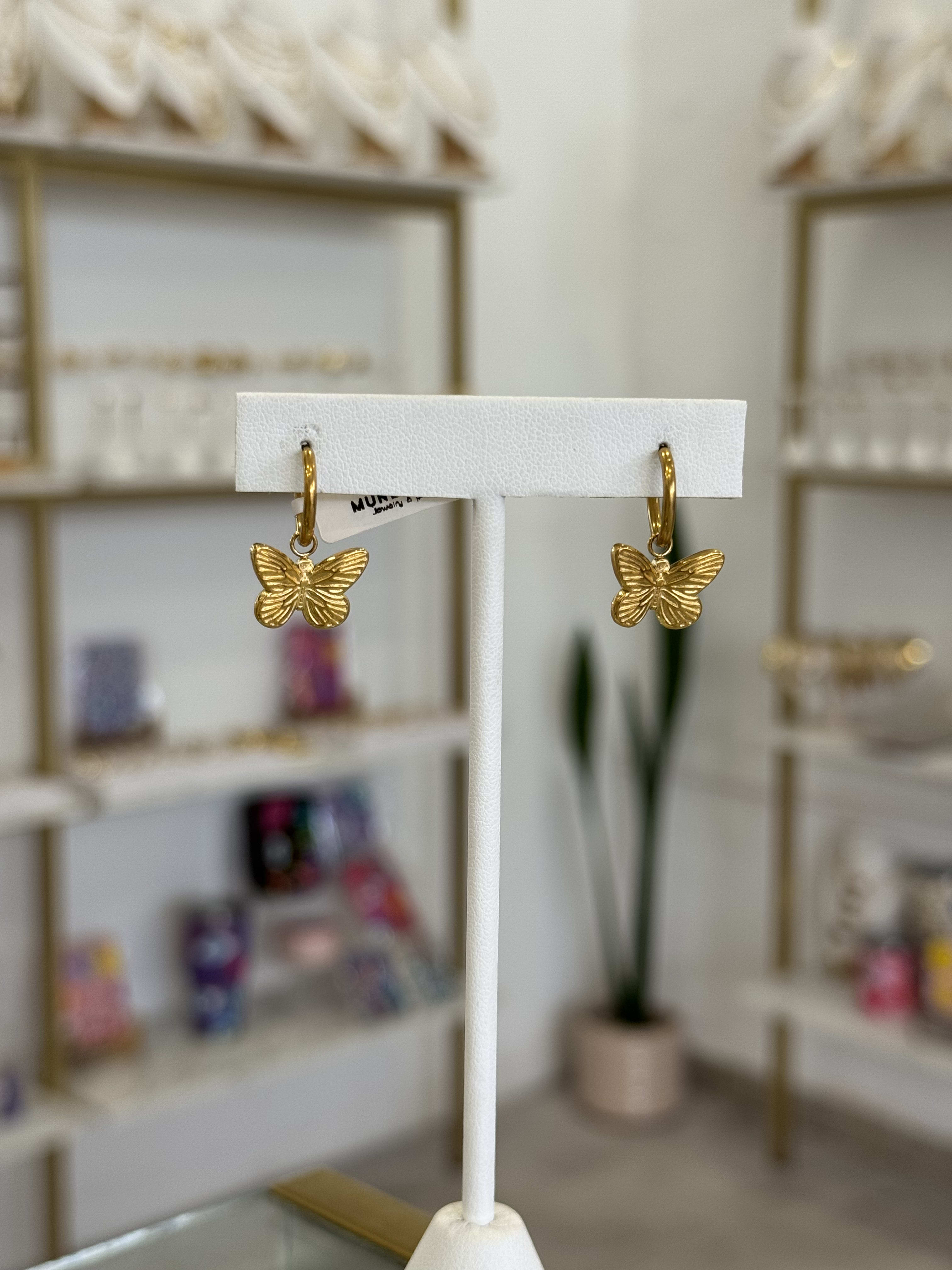 Aretes Mariposas Doradas Aesthetic Delicados Acero - Mundo Chic Joyería Trendy