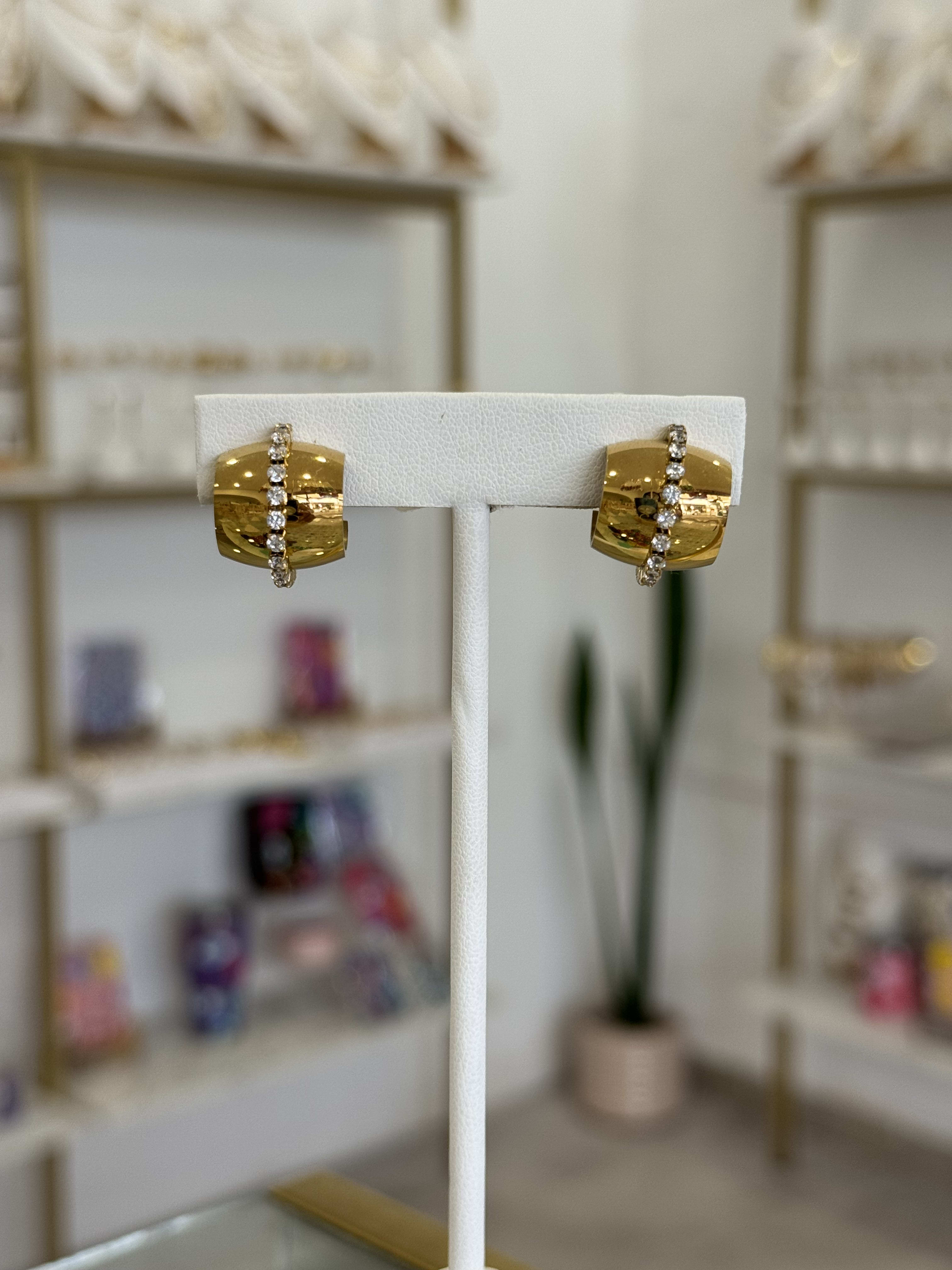 Aretes Botón Zirconias Dorados Everyday Glam Mujer - Mundo Chic Joyería Trendy