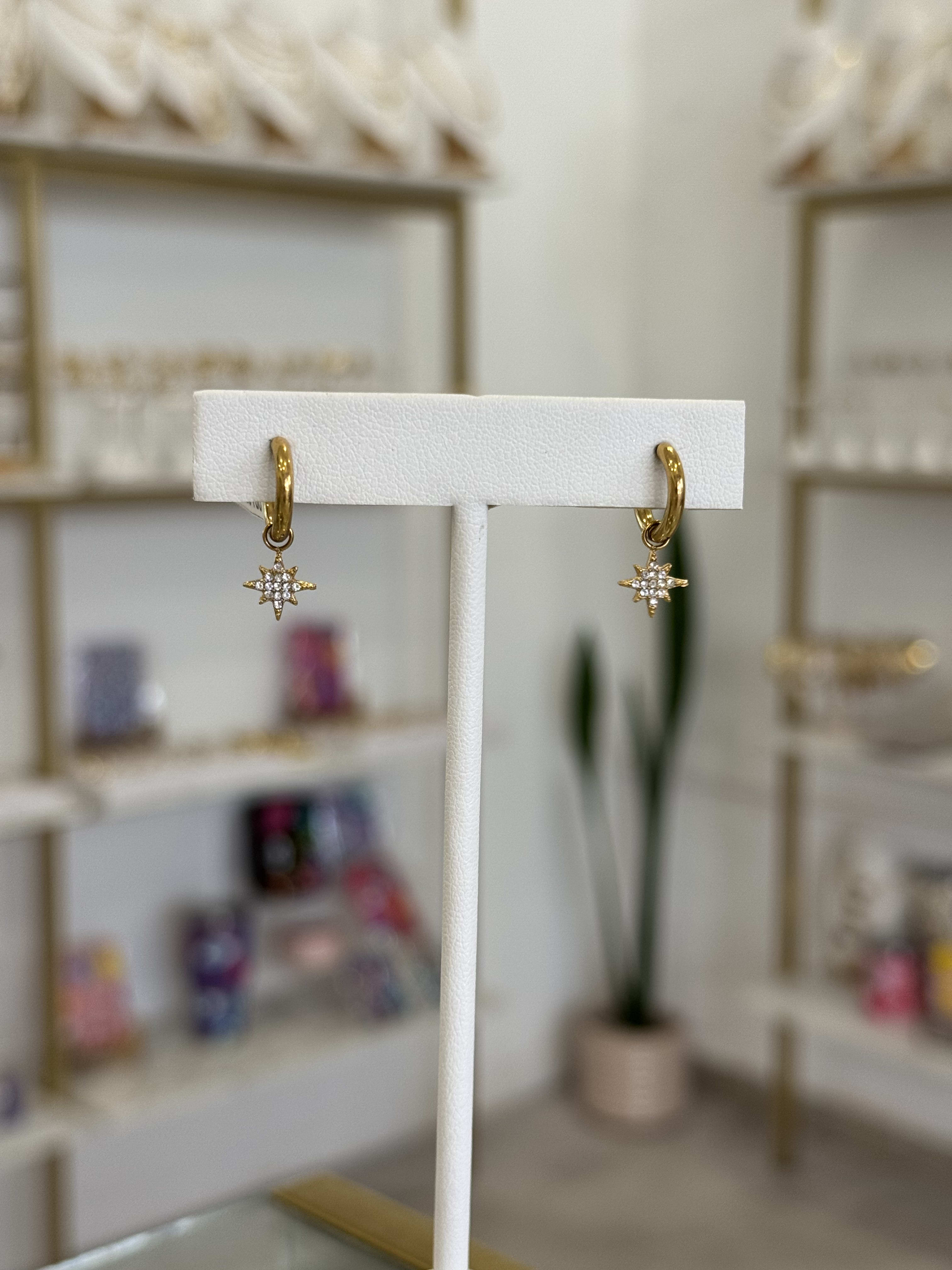 Aretes Estrella 8 Puntas Zirconias Dorados Brillantes - Mundo Chic Joyería Trendy
