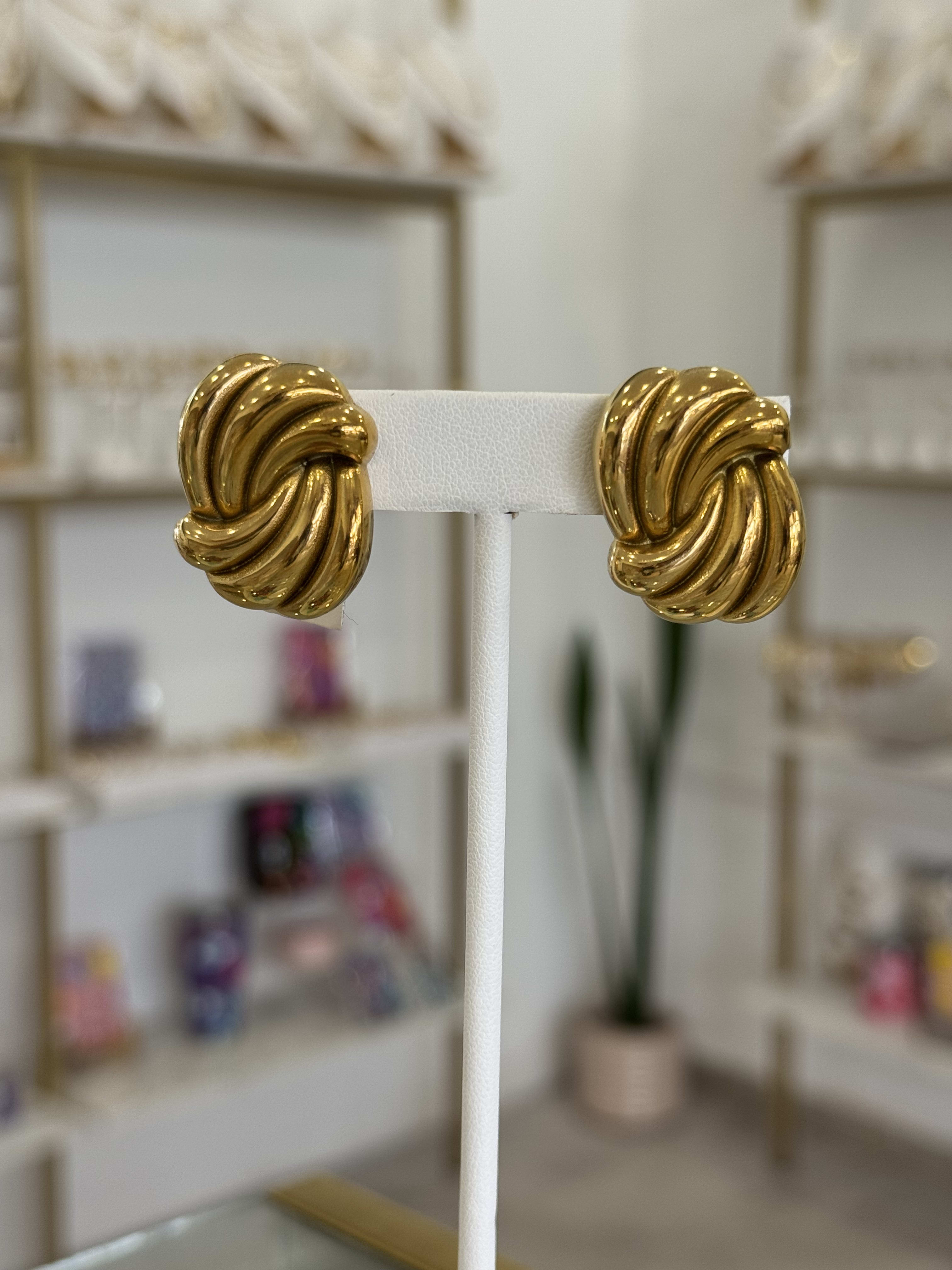 Aretes Nudo Dorados Minimalistas Elegantes Baño Oro
