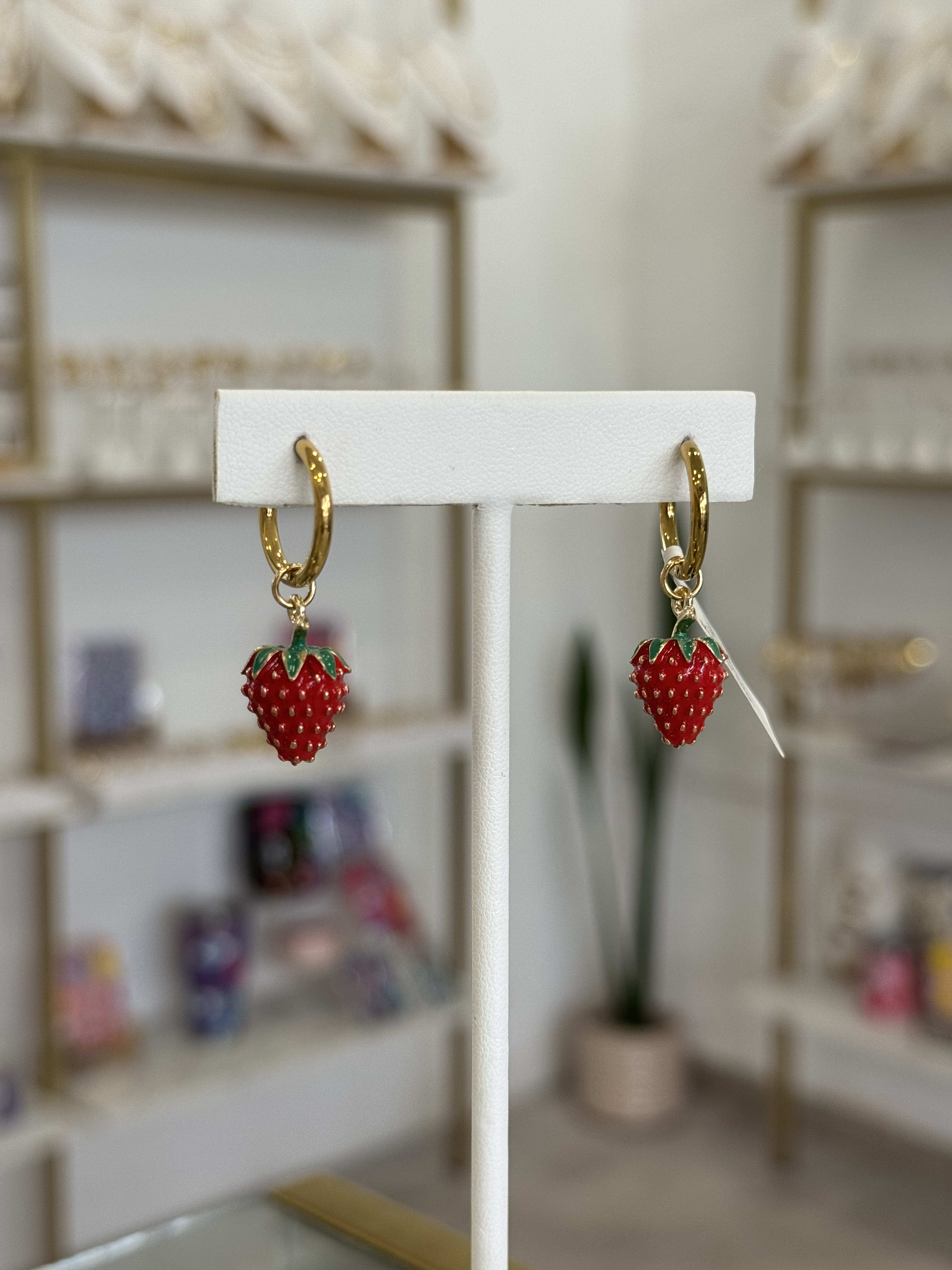 Aretes Fresas Doradas Kawaii Trendy Acero Inoxidable - Mundo Chic Joyería Trendy