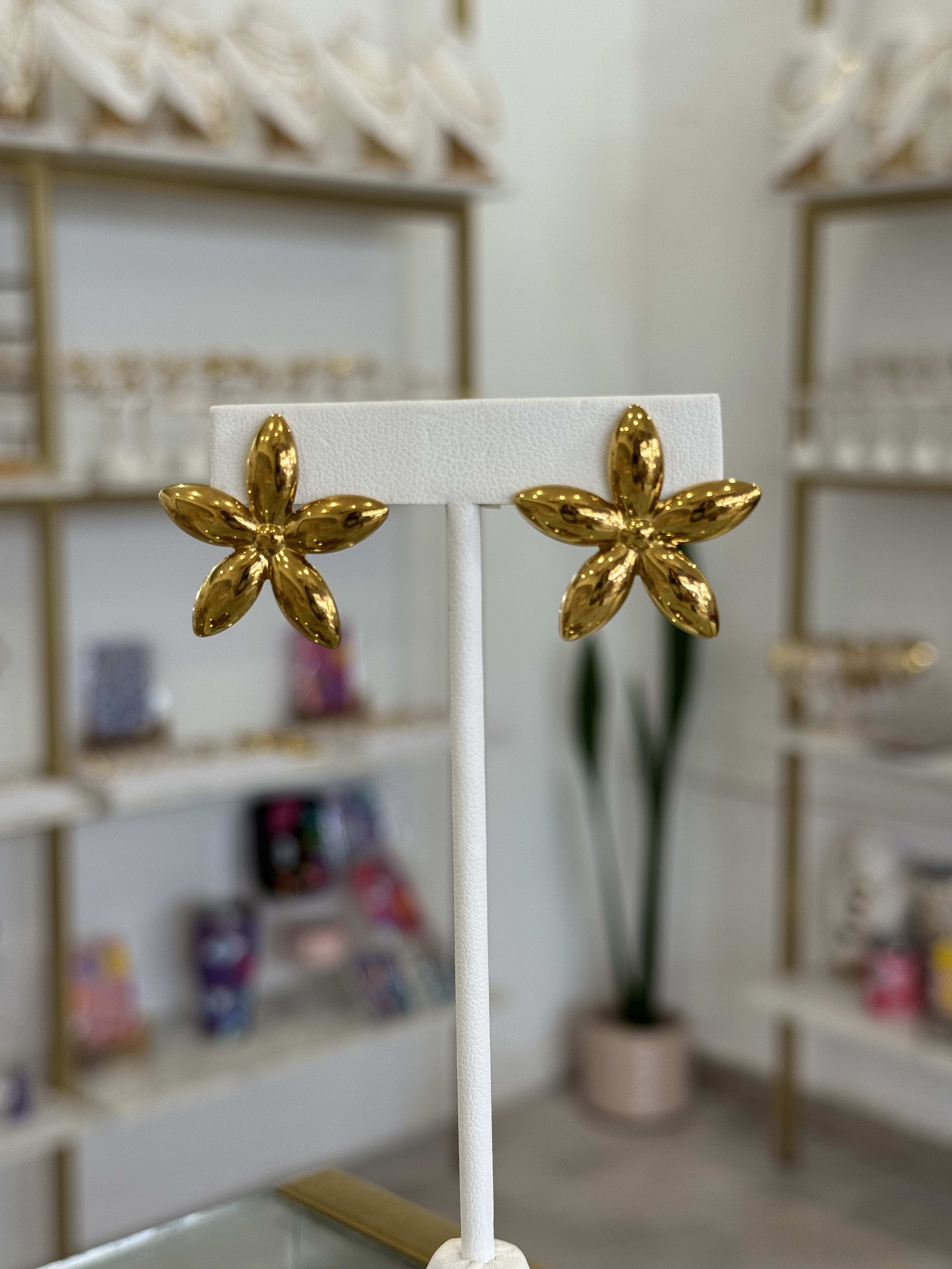 Aretes Hibisco Tropical Dorados Chic Baño Oro Mujer - Mundo Chic Joyería Trendy