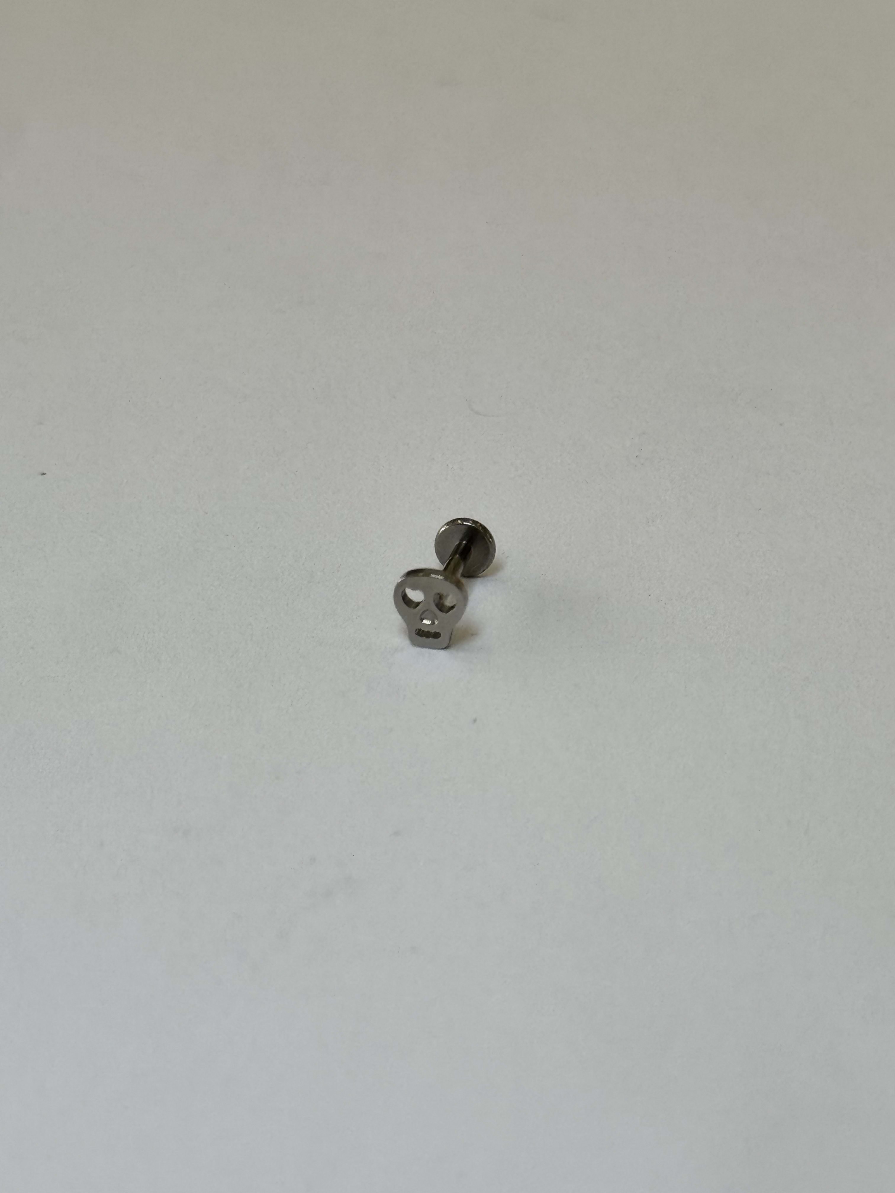 Labret Calavera Pequeña Plateada