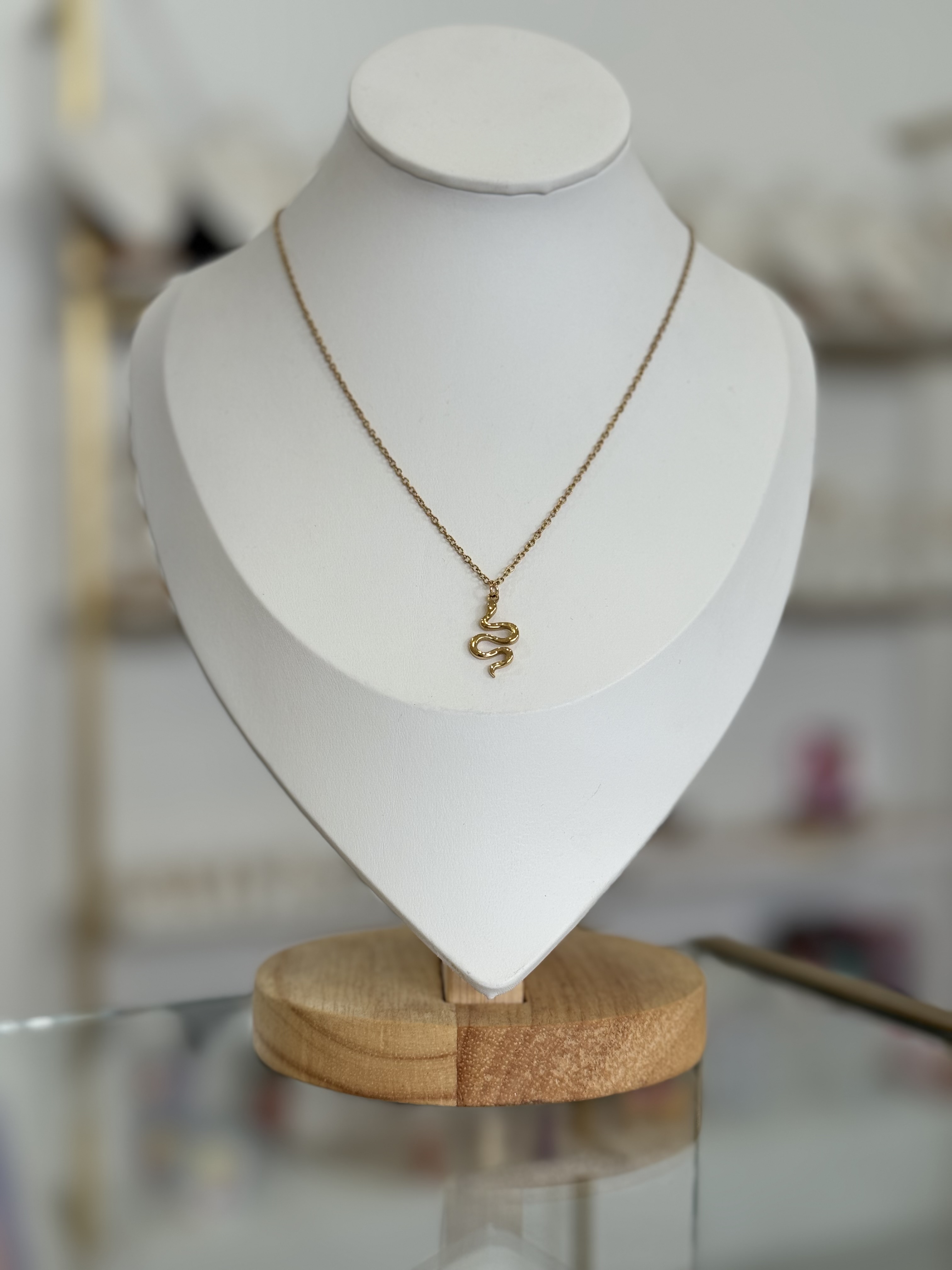 Collar Serpiente Minimalista Dorado Baño Oro 18k Mujer - Mundo Chic Joyería