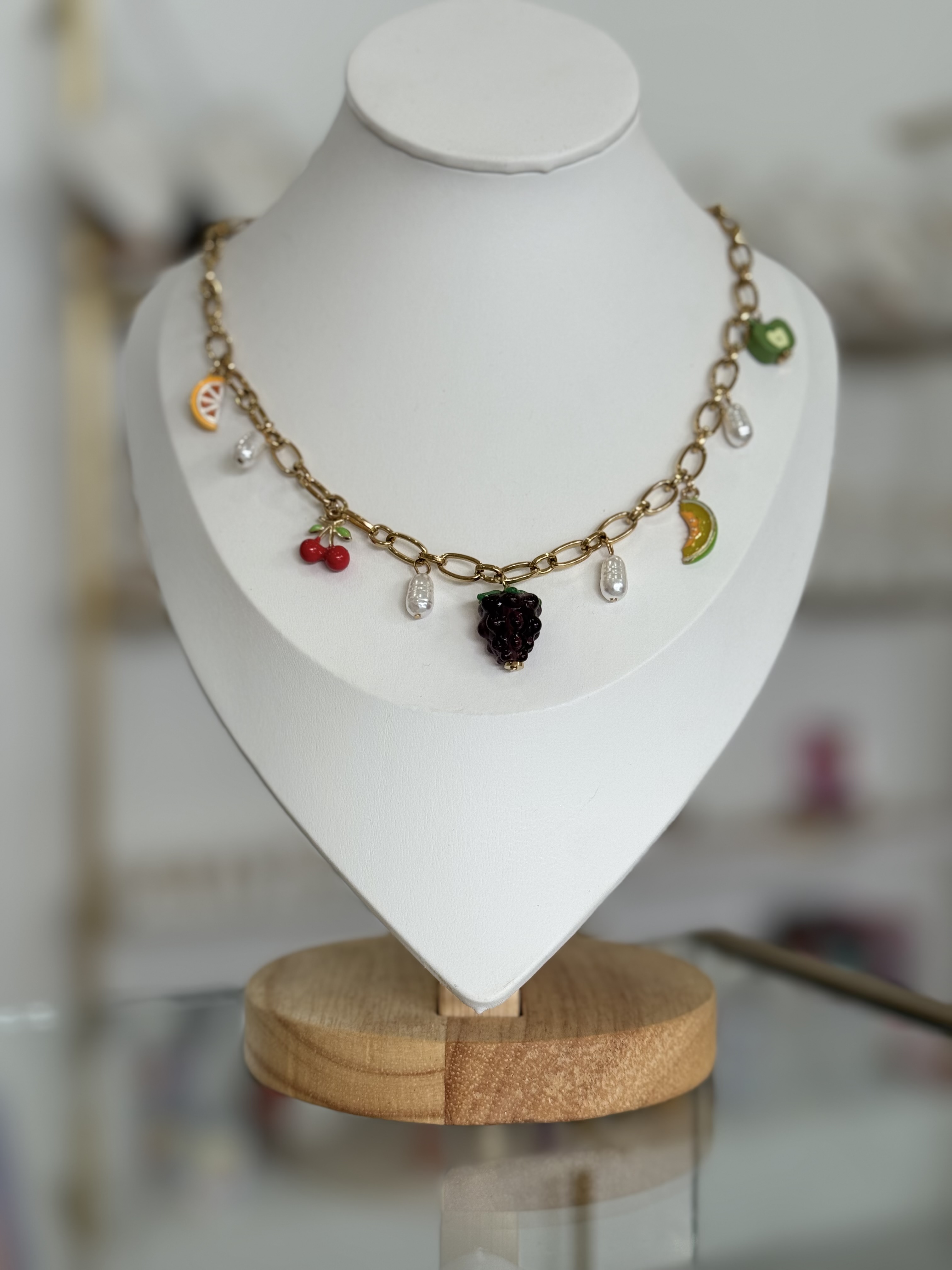 Collar dorado eslabones con dijes de frutas
