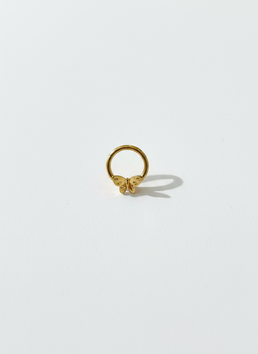 Piercing clicker titanio 16G, arito con mariposa dorada
