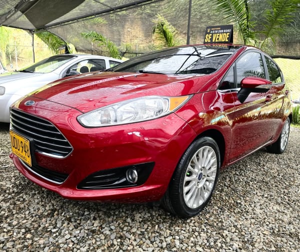 Ford fiesta titanuim HB