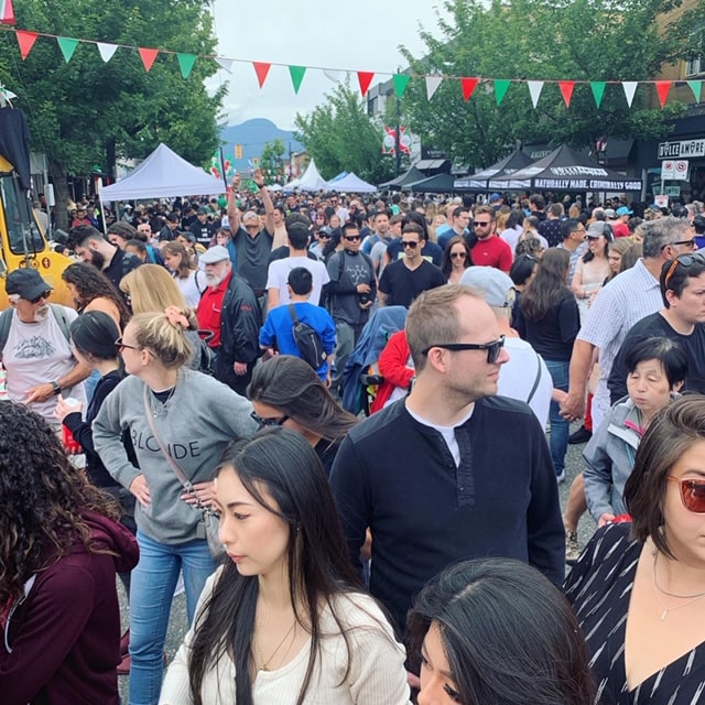 Crowds at the Drive