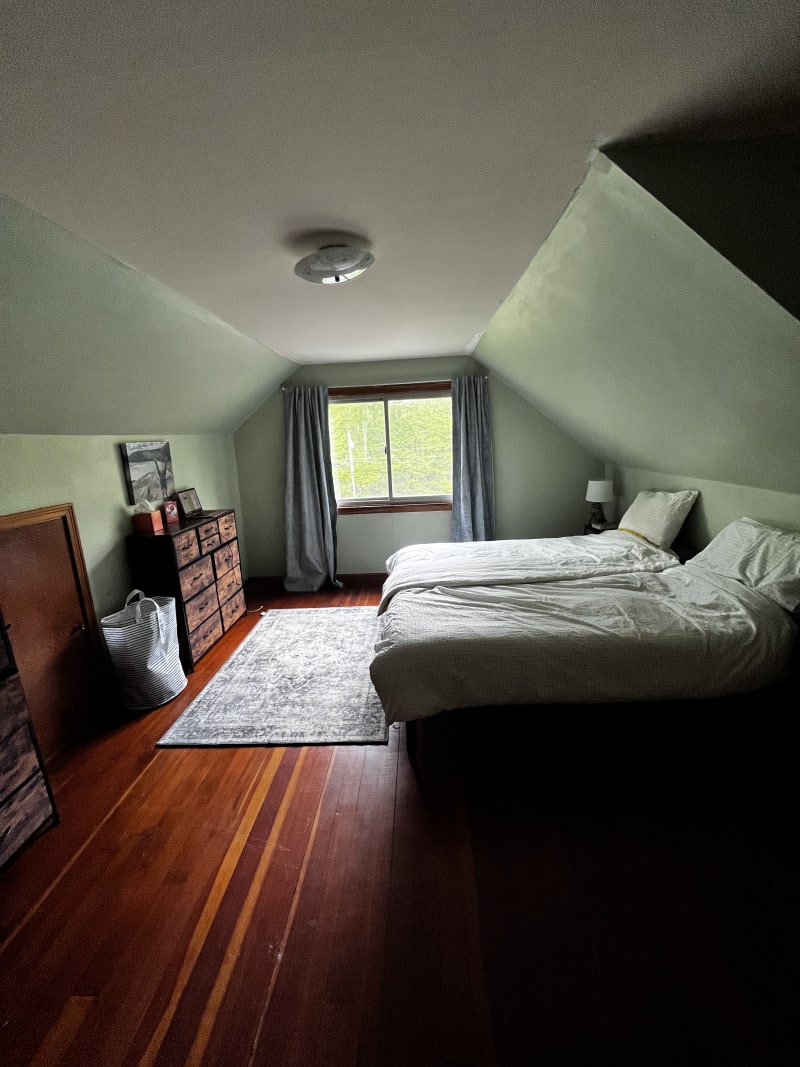 Upstairs large bedroom