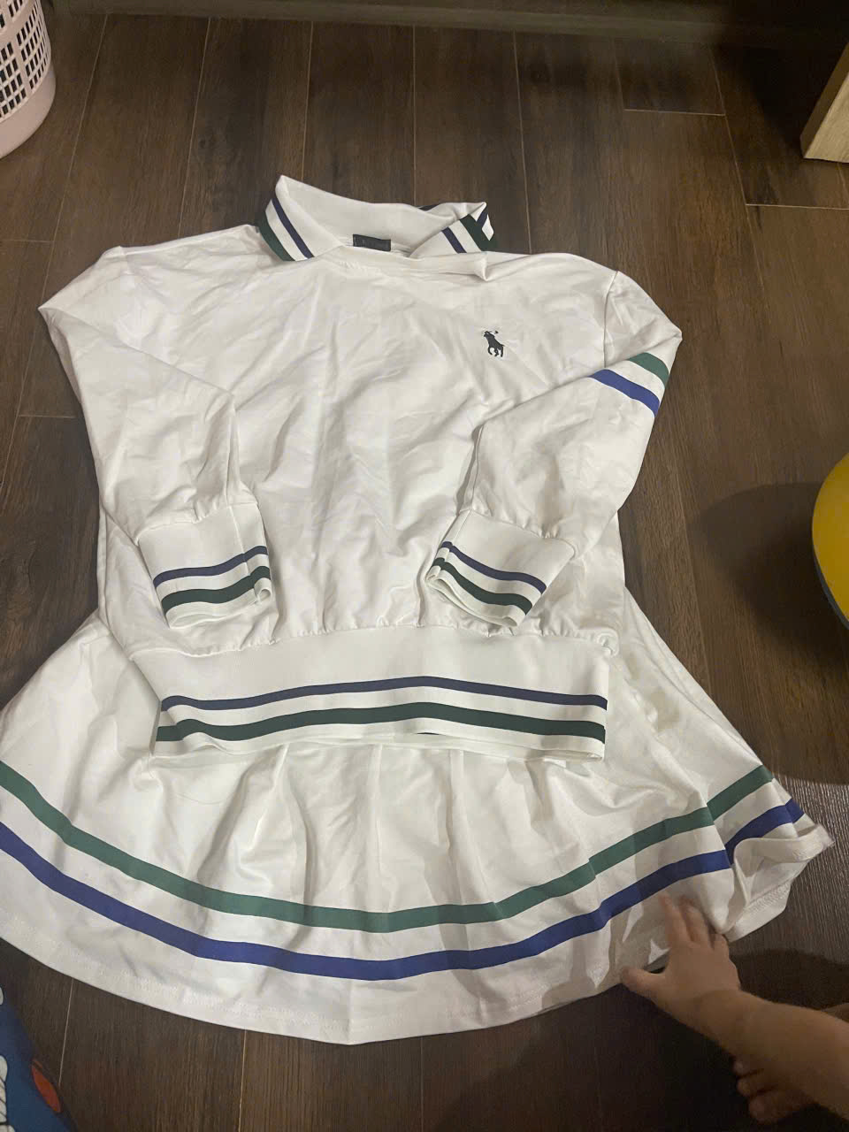 Set Váy Tennis Dài Tay Kẻ Sọc Phối Màu Trắng Xanh Rêu Đen