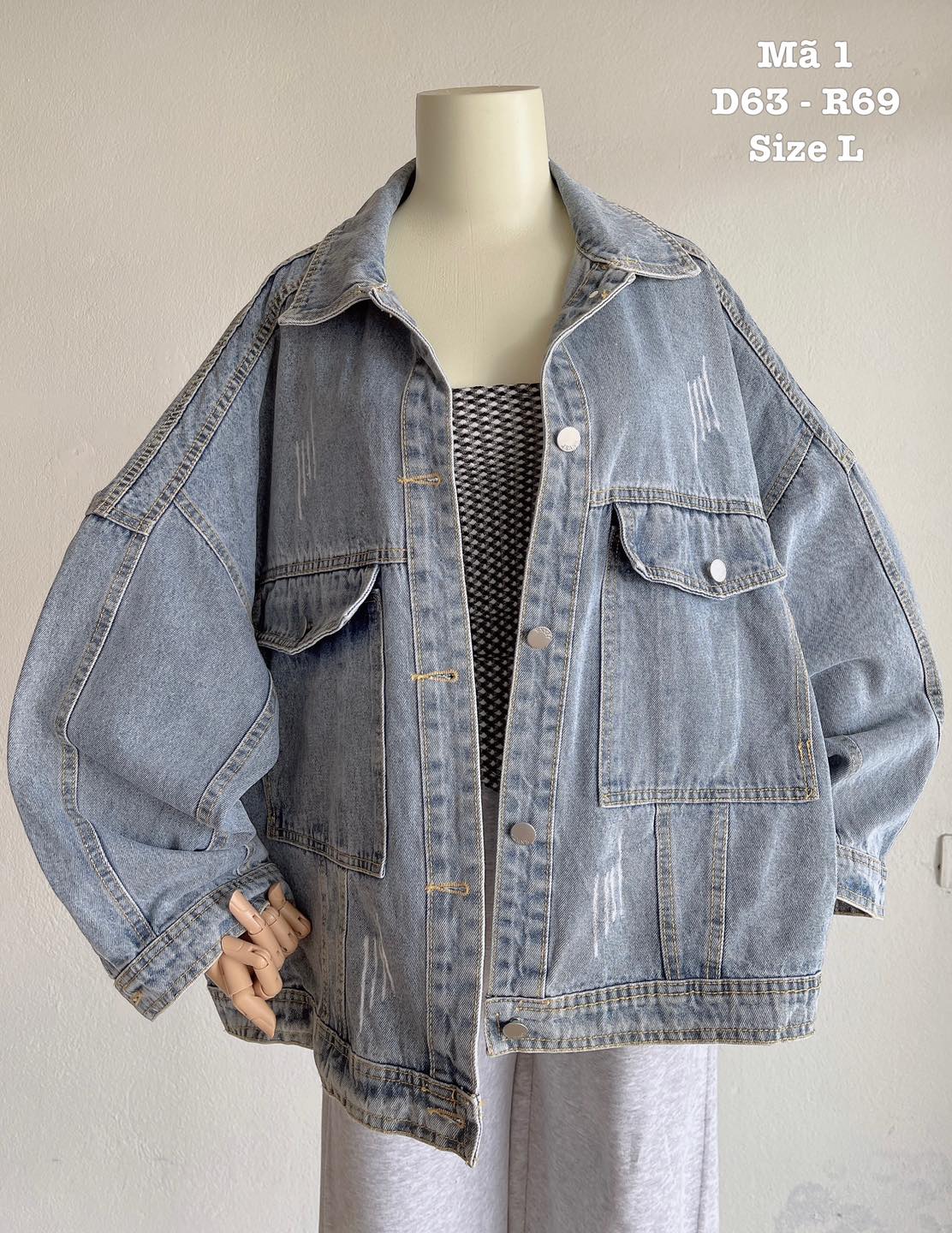 Áo Khoác Jean Oversize Màu Xanh Nhạt Wash Rách Nhẹ