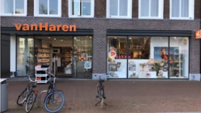 VAN HAREN – photo 1