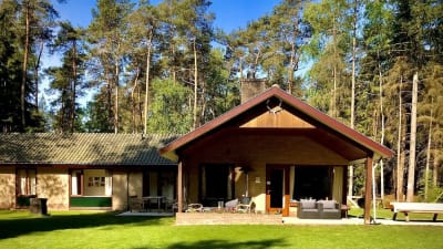 Privé gelegen bungalow met tennisbaan midden in de Veluwse bossen – photo 1