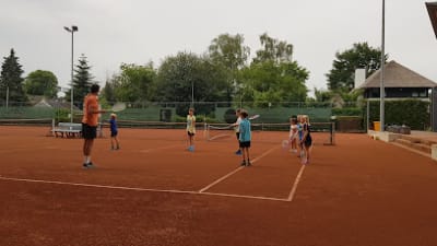 Stichting Dienstverlening Tennisonderricht Manger Cats – photo 1
