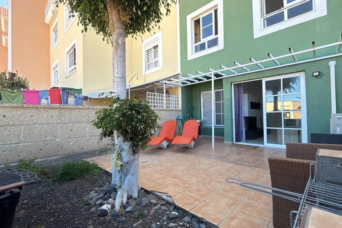 Duplex de 2 dormitorios con jardín y piscina comunitaria — 1/36