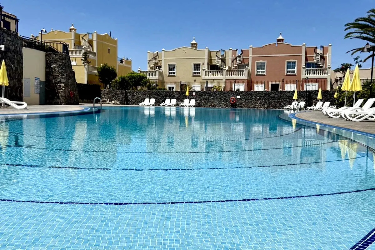 Three-storey townhouse with sea views in Palmmar, Arona — 1/26