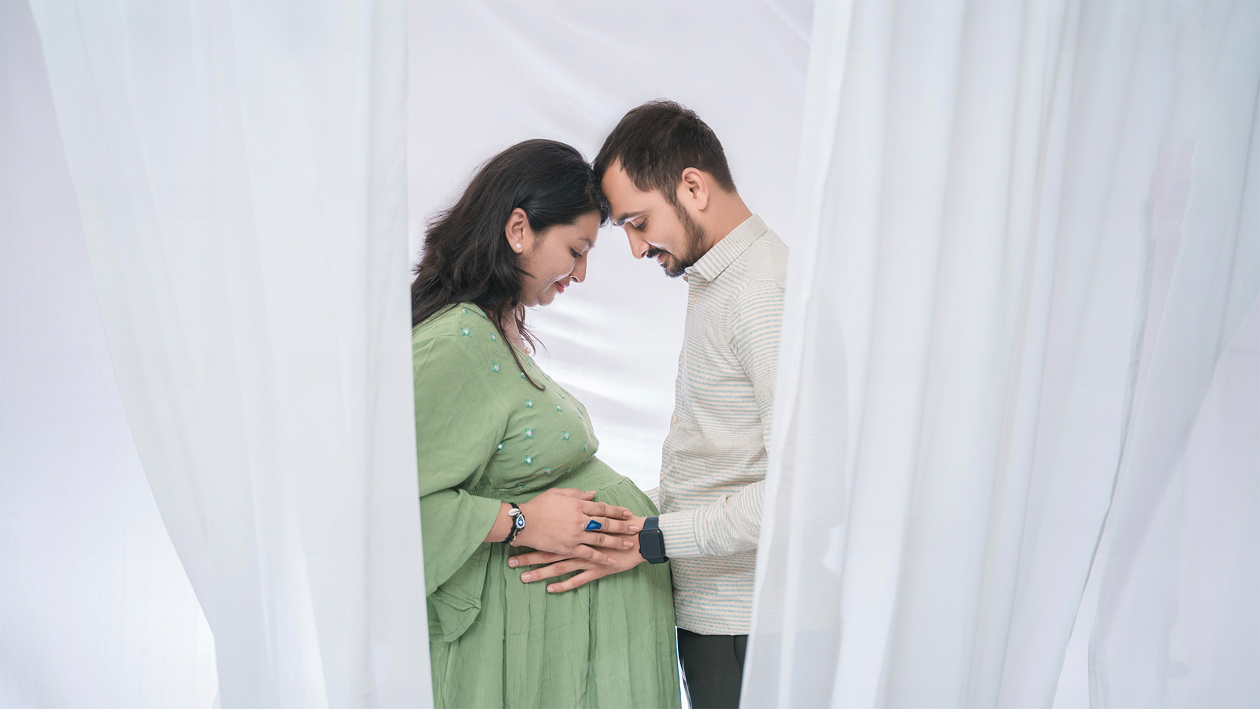Explore beautiful moments from our Maternity collection.