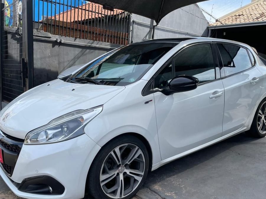 Peugeot 208 GT 1.6 16v THP 2017 — foto 1 de 10