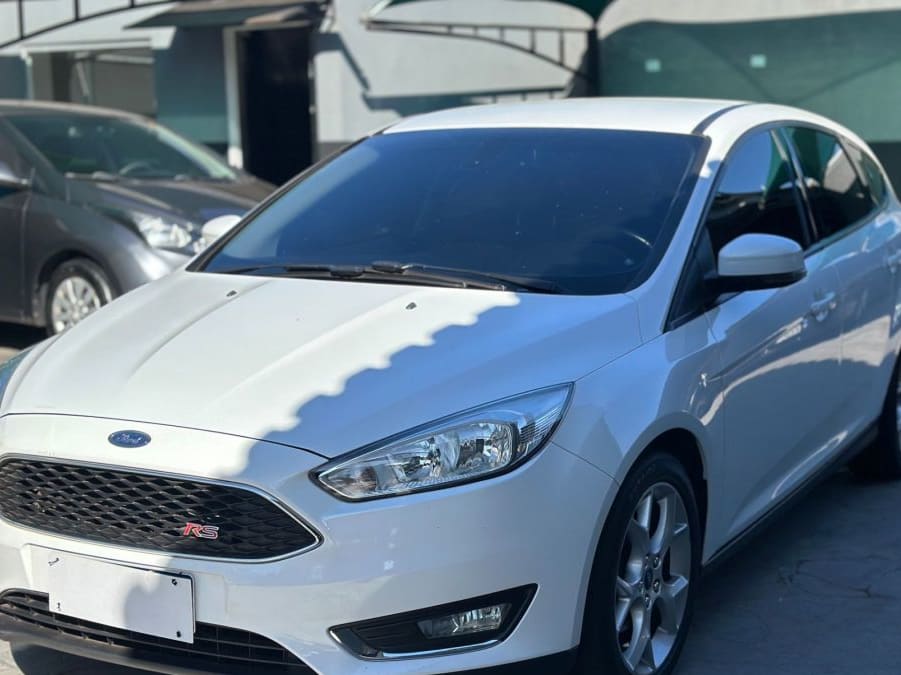 Ford Focus Hatch SE 2.0 16v PowerShift 2015 — foto 1 de 8