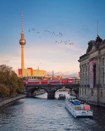 Berlin, Germany 9-day travel plan covering Top attractions and Shopping
