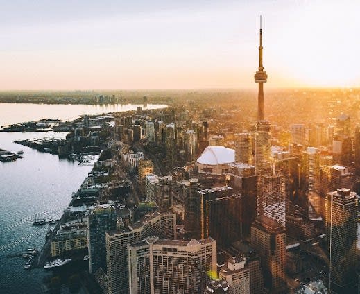 12-day itinerary in Toronto & Vancouver, Canada focusing on Top attractions and Nature and outdoor and For kids