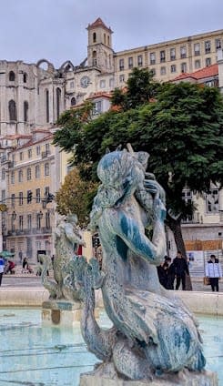 12-day itinerary in Lisbon, Portugal focusing on Top attractions and Shopping