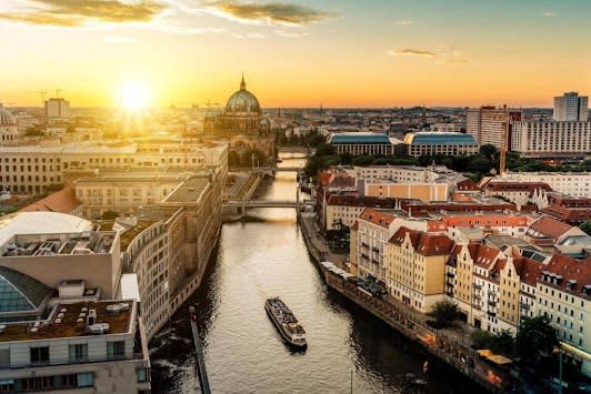 Berlin, Germany 11-day travel plan covering Top attractions and Nature and outdoor and Shopping