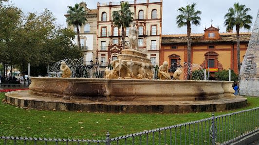 2-day itinerary in Seville, Spain focusing on Top attractions and Shopping
