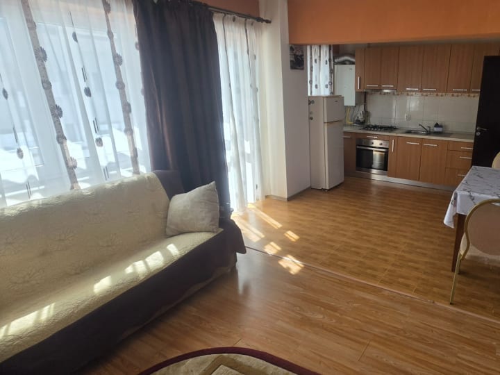 Apartament 2 camere Zamca — bloc nou, mobilat, parcare subterană inclusă