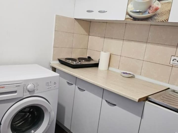Garsonieră Zamca Suceava — izolată termic, termopane, clasa B