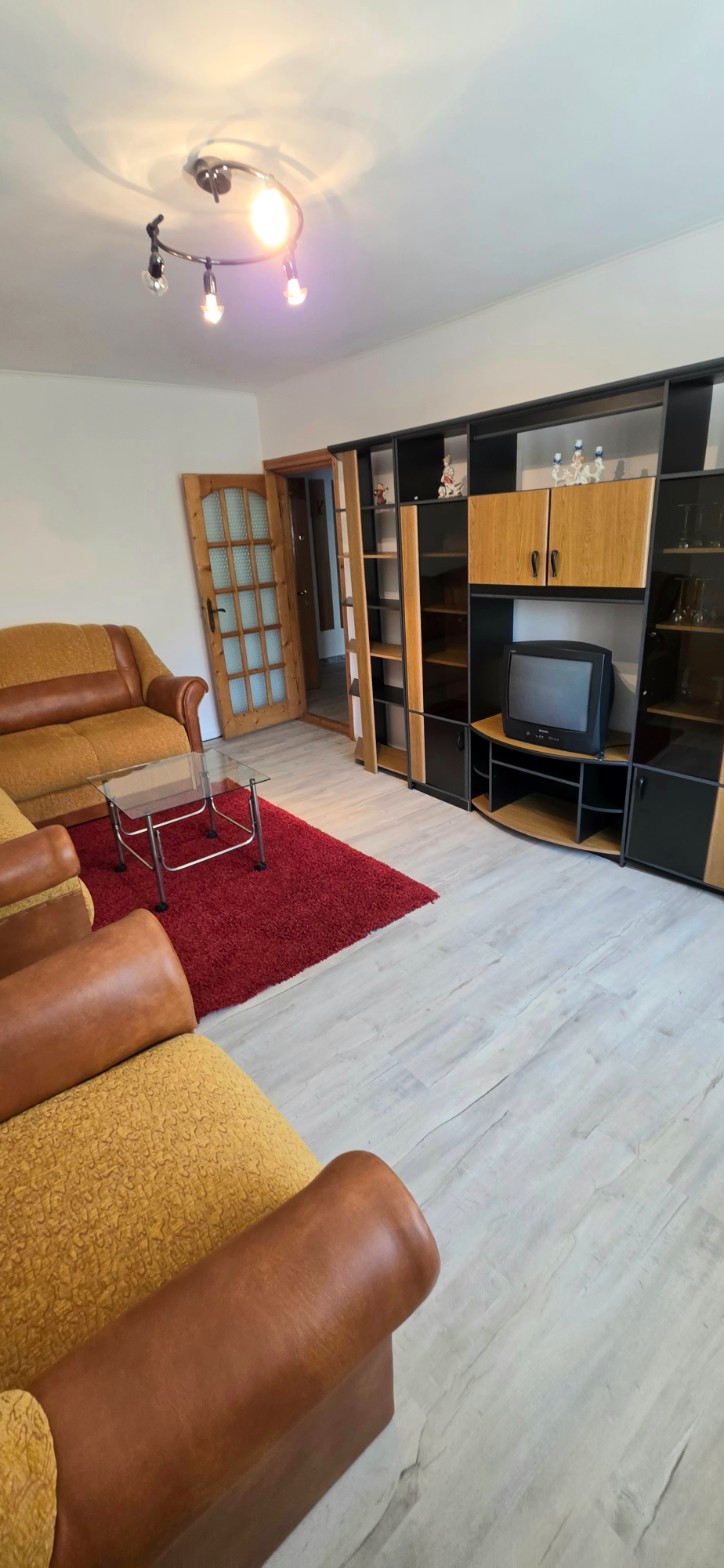 Apartament 3 camere Obcini — decomandat, centrală termică, două balcoane