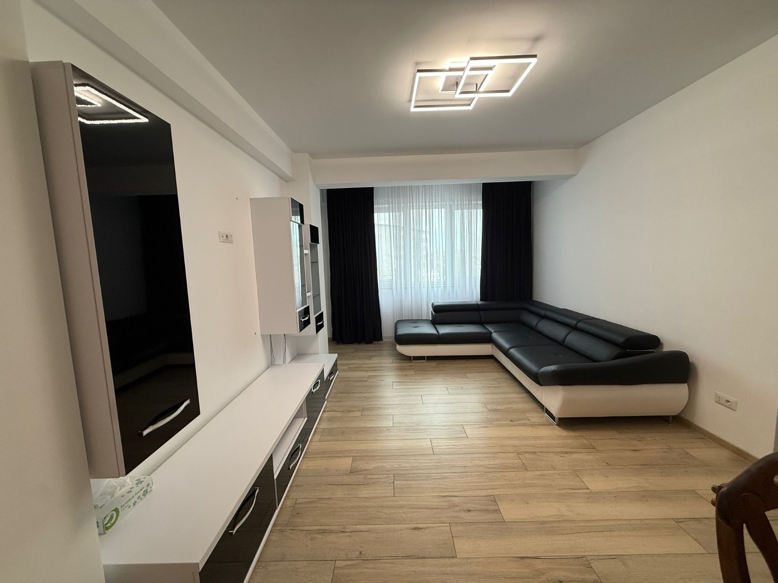 Apartament 3 camere Burdujeni bloc nou — parcare inclusă