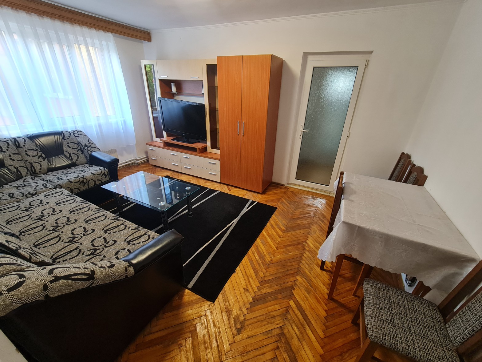Apartament 2 camere Zona Liceului Economic — mobilat, centrală termică