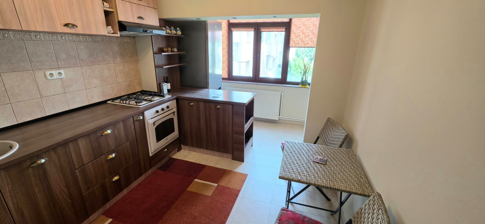 Apartament 2 camere Obcini — decomandat, centrală termică, clasa B