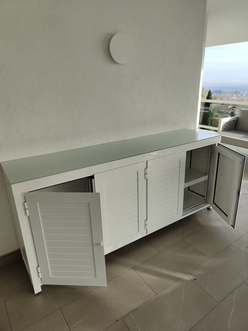 Mobiletto in alluminio 4 porte aperto