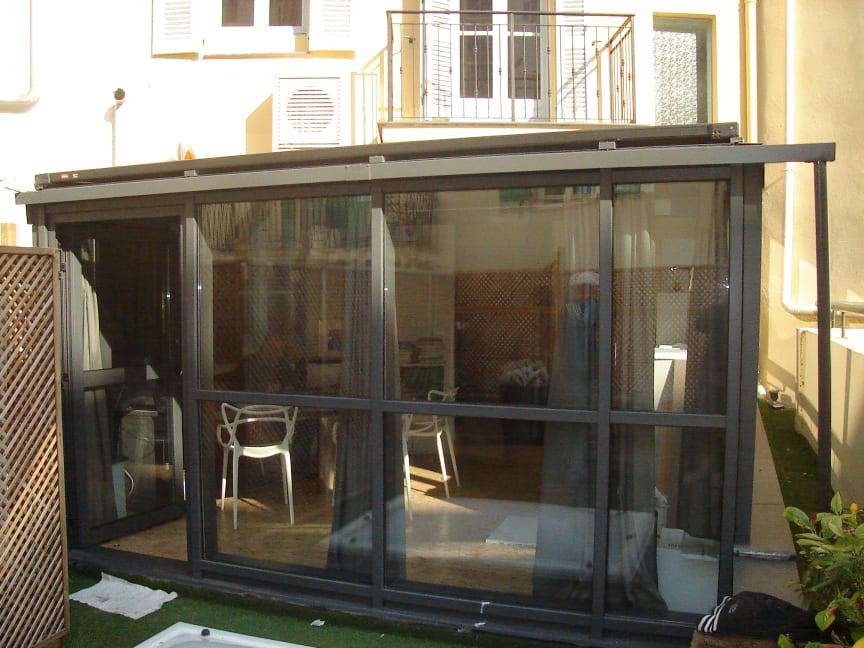 Veranda nera interno cortile