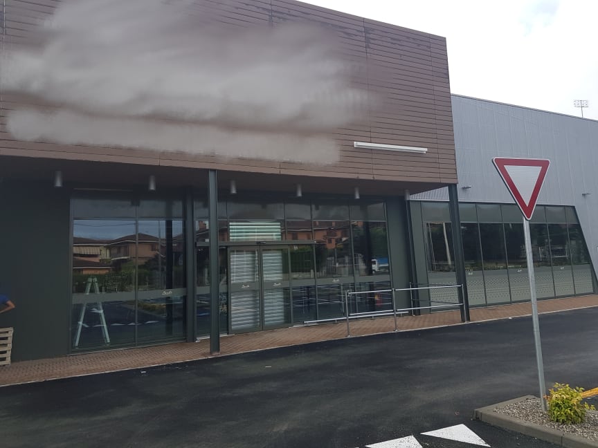 Facciata continua supermercato