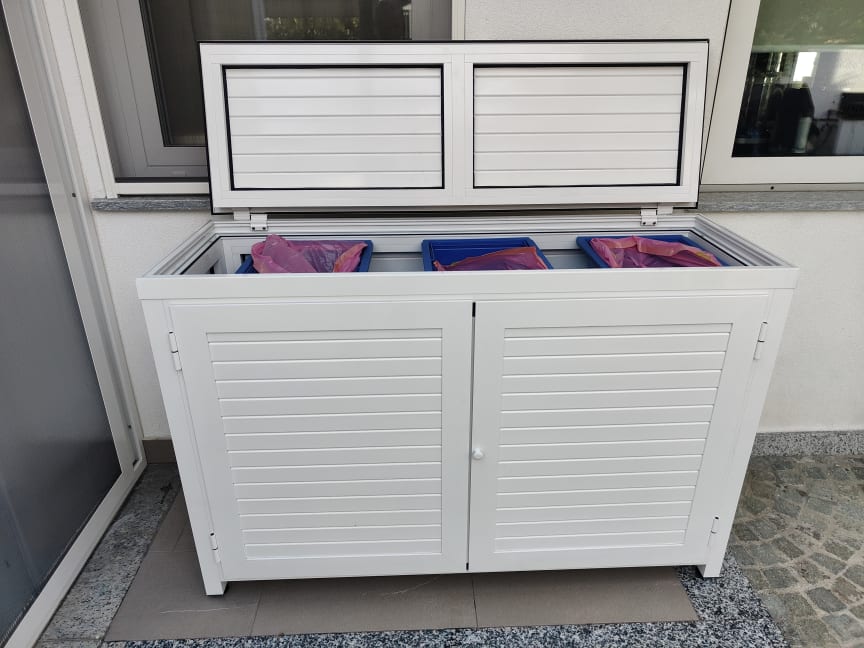 Mobiletto porta-contenitori differenziata