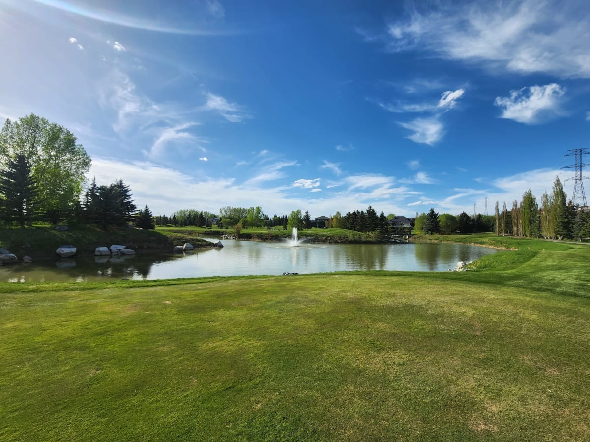 A Fun and Scenic Golf Experience 1