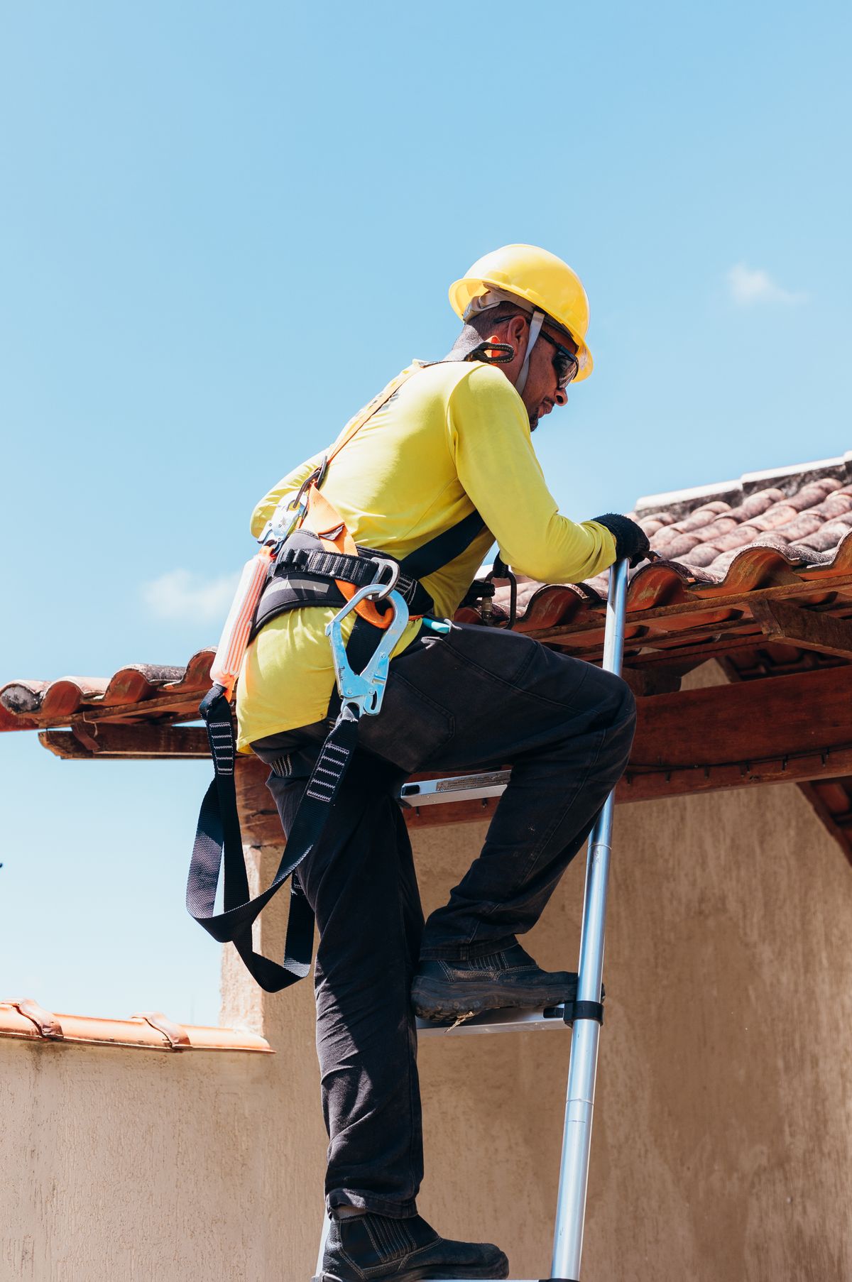Fall Home Maintenance Checklist for Canadian Homeowners (Before the First Freeze): Priority 3: Roof, gutters, and exterior