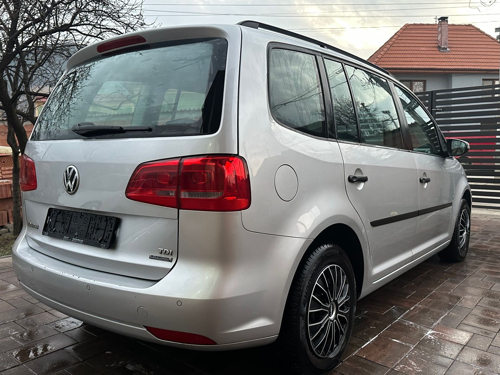 VW Touran 2011 1.6TDI
