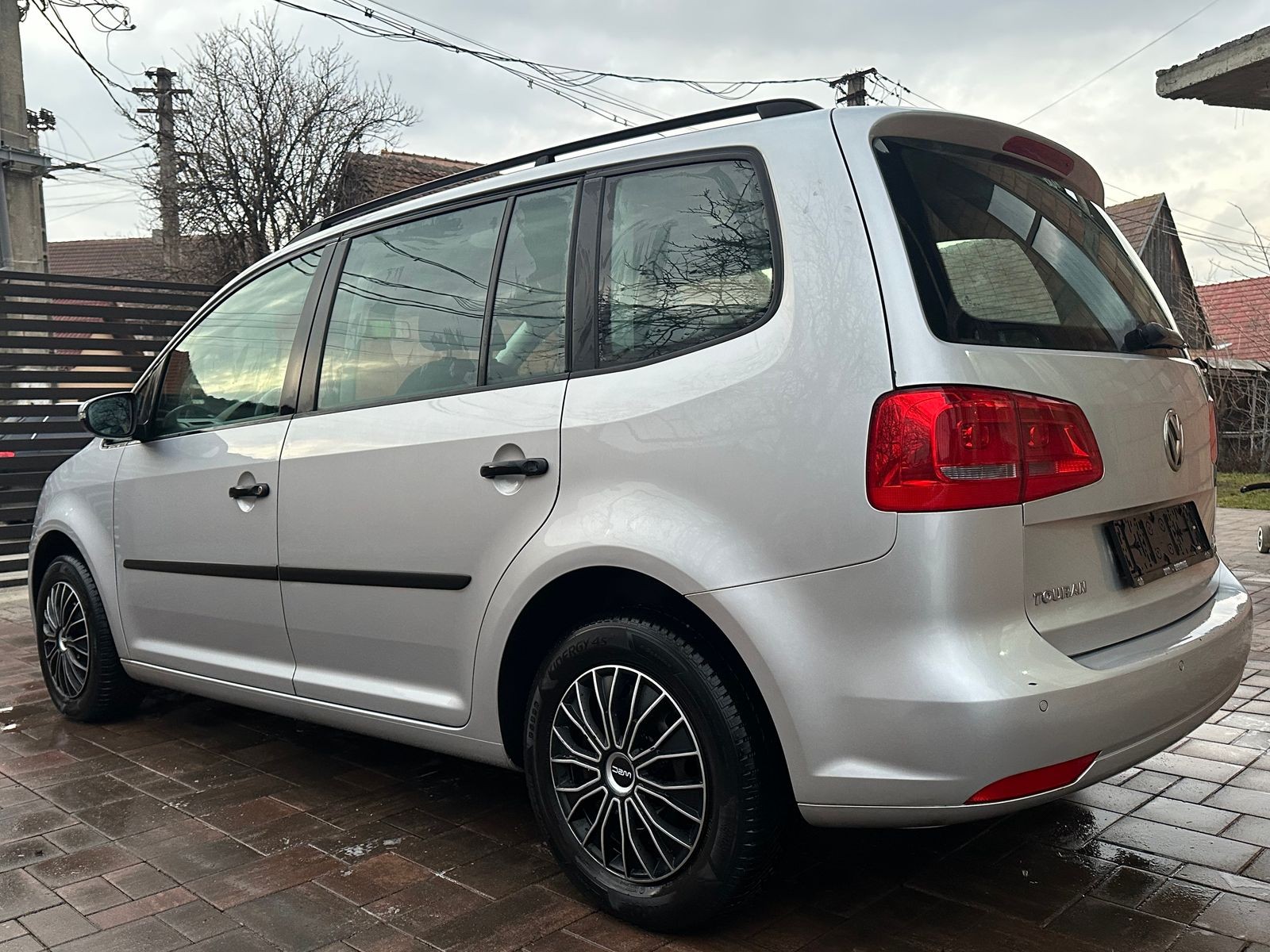 VW Touran 2011 1.6TDI