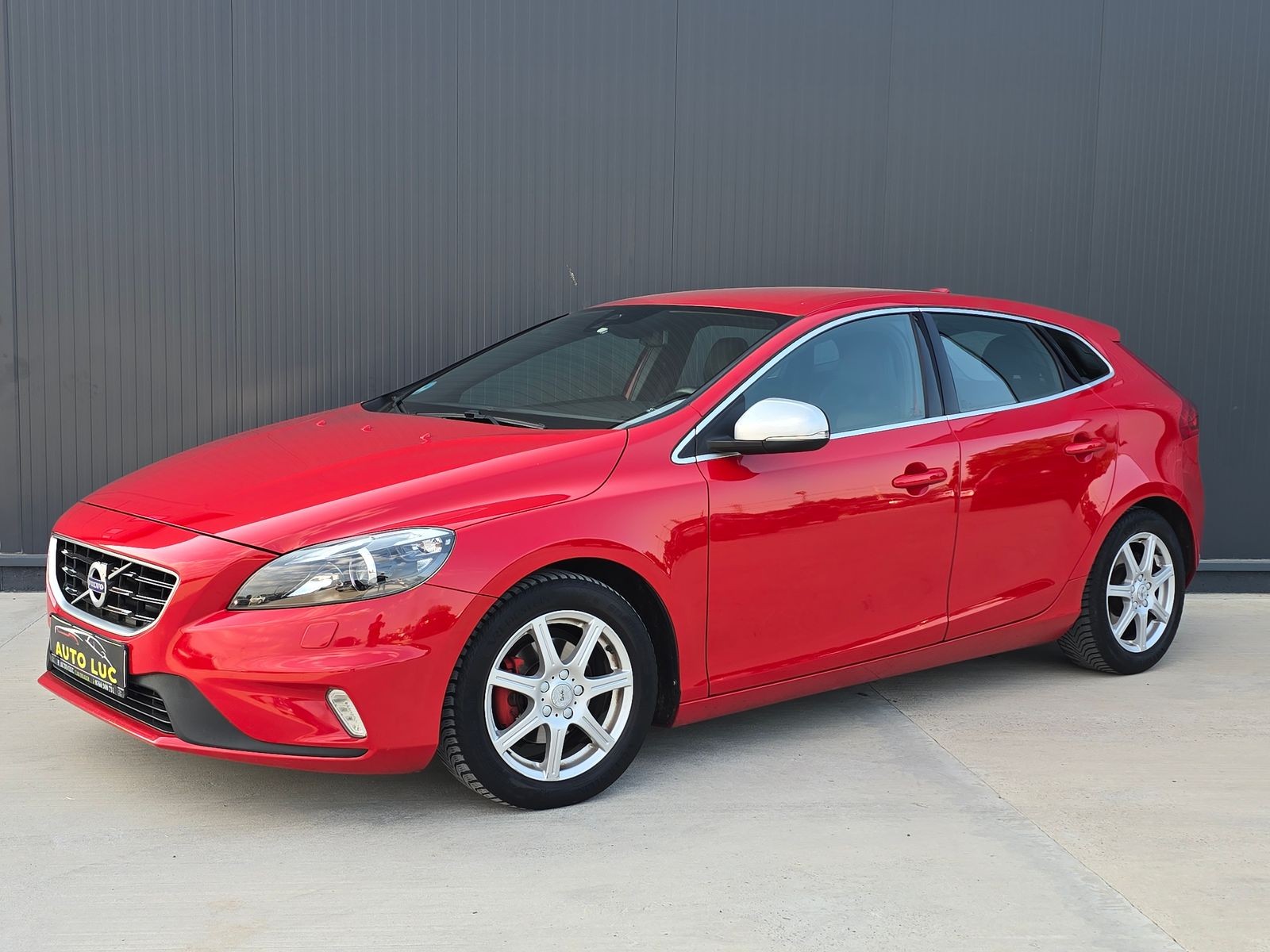 VOLVO V40 2.0D 120CP 2016 R DESIGN